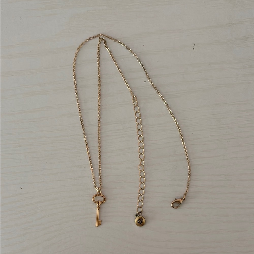 Gold Key Pendant Necklace *